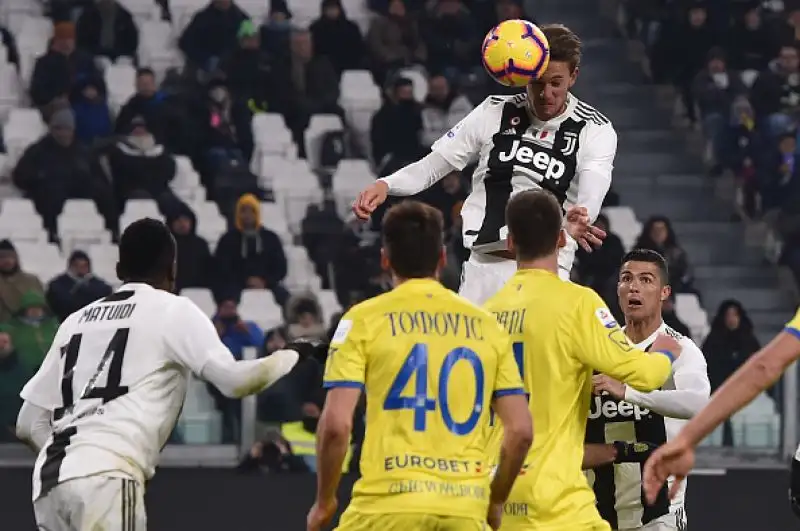 Cambia l’attacco e cambia anche il modulo, ma non il risultato. E neppure il rapporto “tormentato” tra Cristiano Ronaldo e il Chievo e in particolare Stefano Sorrentino