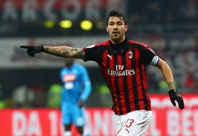 Il risultato non aiuta i rispettivi obiettivi: il Napoli sale a -8 dalla Juventus in campo domenica contro la Lazio, il Milan va a 35 punti.