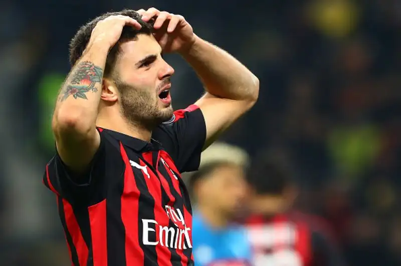Il risultato non aiuta i rispettivi obiettivi: il Napoli sale a -8 dalla Juventus in campo domenica contro la Lazio, il Milan va a 35 punti.