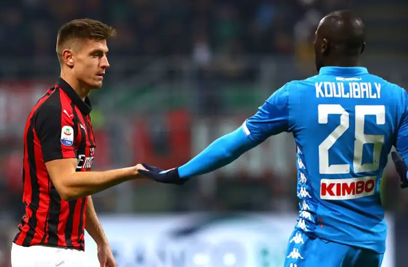 Il risultato non aiuta i rispettivi obiettivi: il Napoli sale a -8 dalla Juventus in campo domenica contro la Lazio, il Milan va a 35 punti.