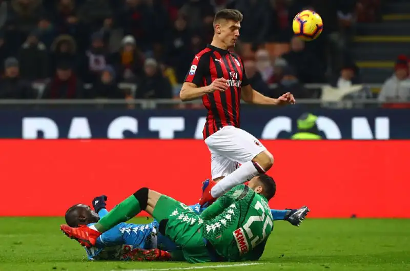 Il risultato non aiuta i rispettivi obiettivi: il Napoli sale a -8 dalla Juventus in campo domenica contro la Lazio, il Milan va a 35 punti.