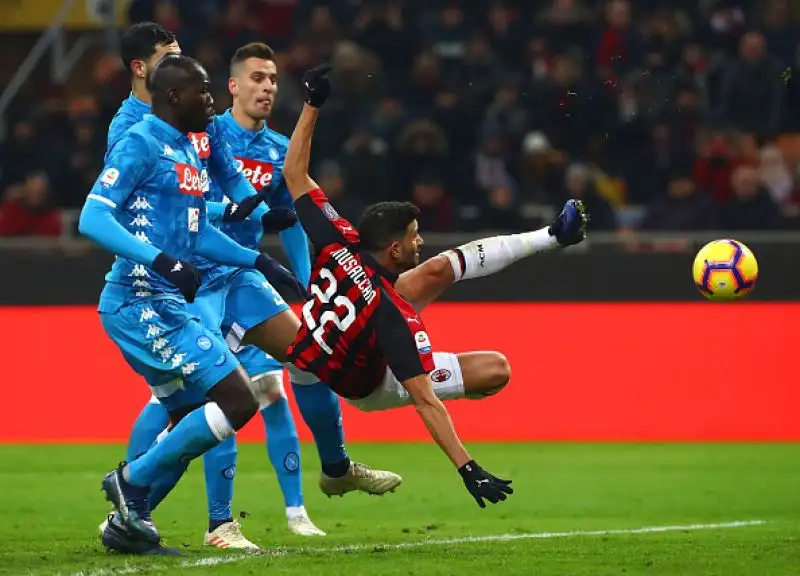 Il risultato non aiuta i rispettivi obiettivi: il Napoli sale a -8 dalla Juventus in campo domenica contro la Lazio, il Milan va a 35 punti.
