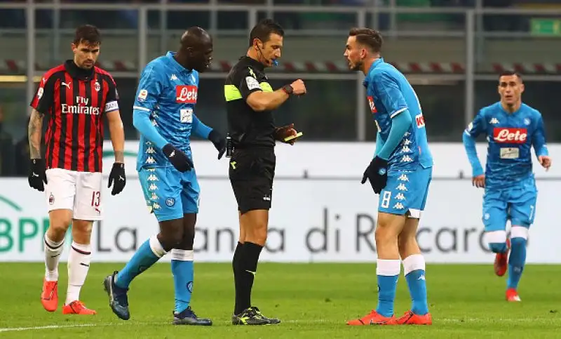 Il risultato non aiuta i rispettivi obiettivi: il Napoli sale a -8 dalla Juventus in campo domenica contro la Lazio, il Milan va a 35 punti.