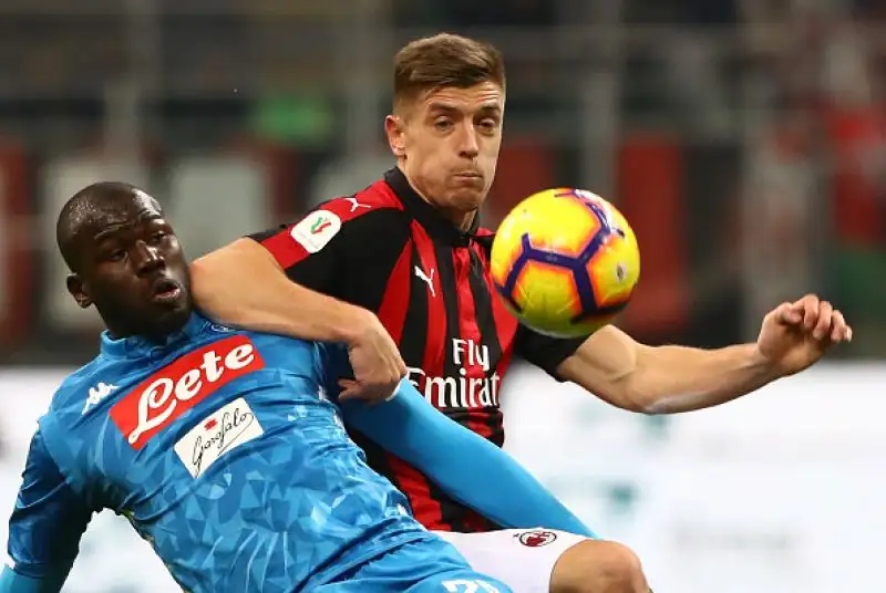 Debutto da titolare da sogno per il polacco in rossonero: Gattuso vince 2-0 e approda in semifinale.