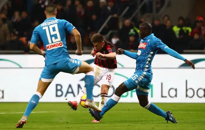 Debutto da titolare da sogno per il polacco in rossonero: Gattuso vince 2-0 e approda in semifinale.