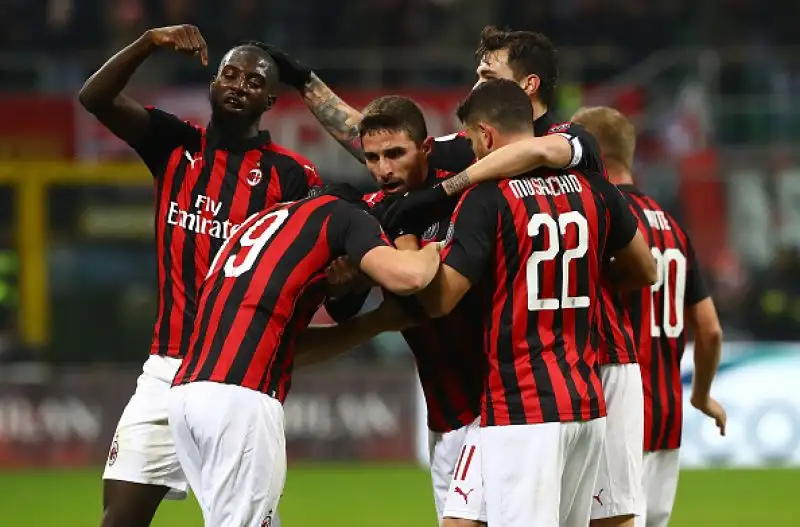 Debutto da titolare da sogno per il polacco in rossonero: Gattuso vince 2-0 e approda in semifinale.
