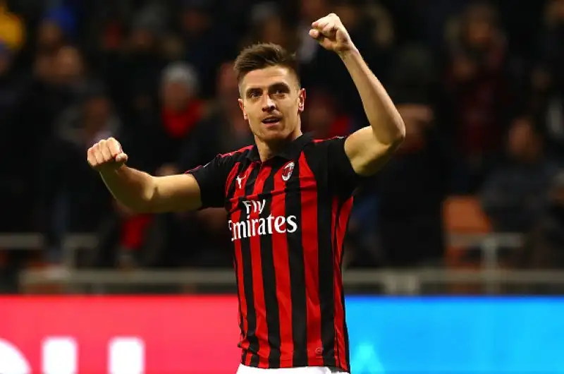 Debutto da titolare da sogno per il polacco in rossonero: Gattuso vince 2-0 e approda in semifinale.
