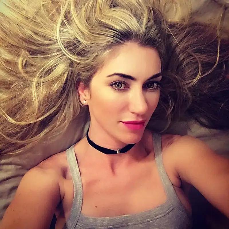 E' amica di Belen Rodriguez e si è fatta immortalare anche con la maglia del Milan la bellissima modella sudamericana.