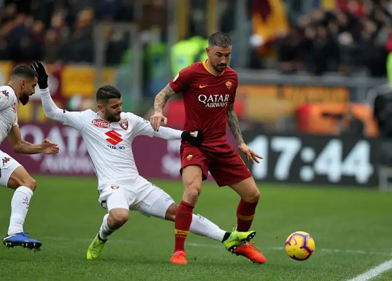 La Roma riparte in campionato con una vittoria sofferta contro il Torino all'Olimpico nel primo anticipo della ventesima giornata di serie A. 