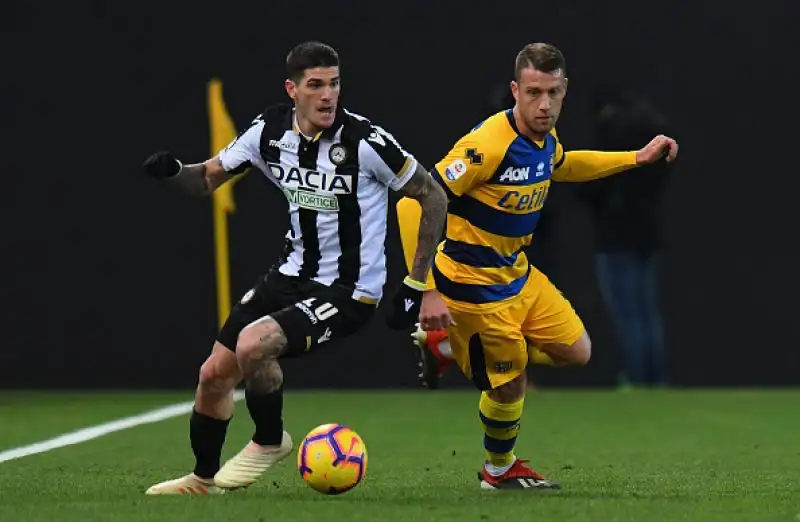 Un gol da cineteca dell'ivoriano regala agli emiliani la sesta vittoria della stagione in trasferta: Udinese sconfitta 2-1.
