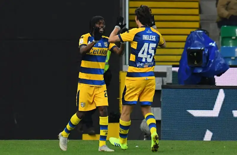 Un gol da cineteca dell'ivoriano regala agli emiliani la sesta vittoria della stagione in trasferta: Udinese sconfitta 2-1.