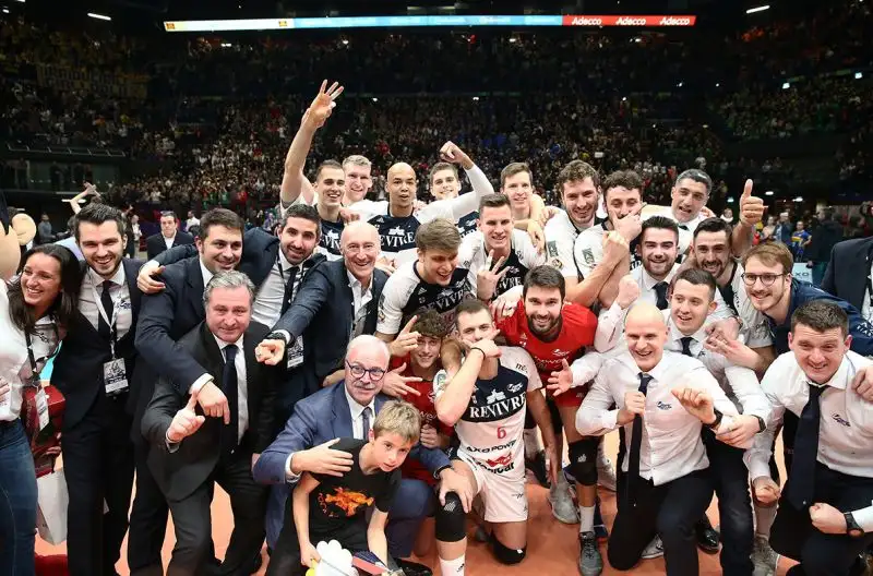 I padroni di casa si sono imposti per 3-0 davanti a 12.343 spettatori, record assoluto di spettatori per una gara di regular season.