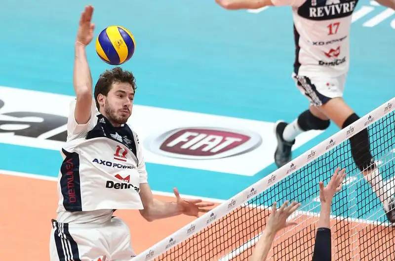 I padroni di casa si sono imposti per 3-0 davanti a 12.343 spettatori, record assoluto di spettatori per una gara di regular season.