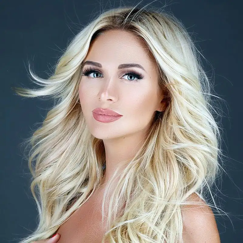 La splendida modella russa, voluta da Putin in persona, è stata la madrina dei Mondiali 2018.