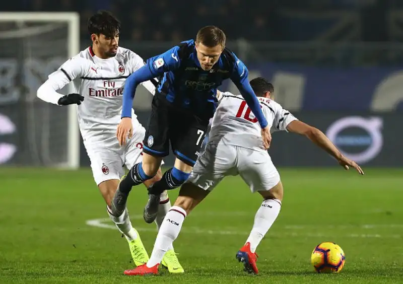 La squadra di Gattuso vince 3-1 in rimonta sul campo dell'Atalanta grazie ad altri due gol del polacco.