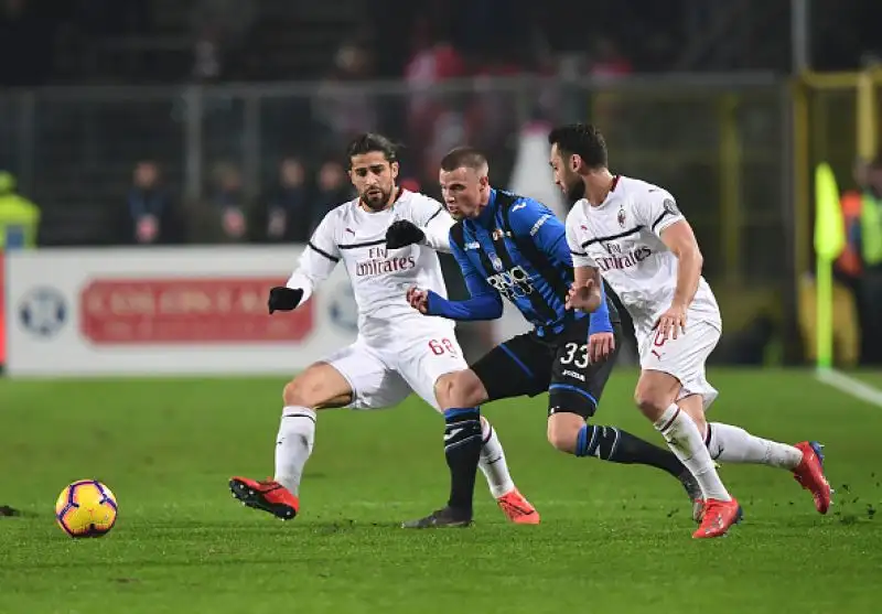 La squadra di Gattuso vince 3-1 in rimonta sul campo dell'Atalanta grazie ad altri due gol del polacco.