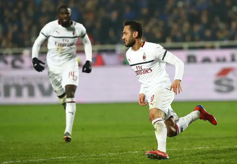 La squadra di Gattuso vince 3-1 in rimonta sul campo dell'Atalanta grazie ad altri due gol del polacco.