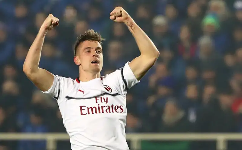 La squadra di Gattuso vince 3-1 in rimonta sul campo dell'Atalanta grazie ad altri due gol del polacco.