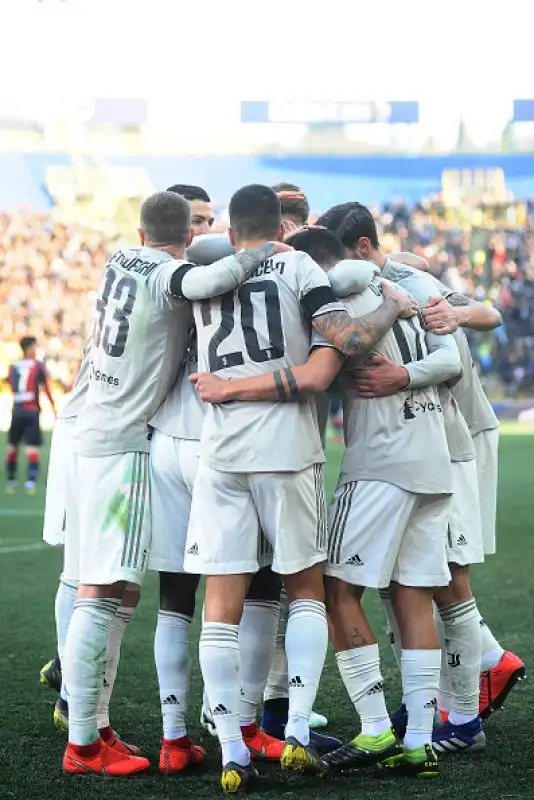 I bianconeri vincono soffrendo a Bologna con un gol di Dybala nella ripresa e rialzano la testa dopo la batosta subita a Madrid in Champions League.