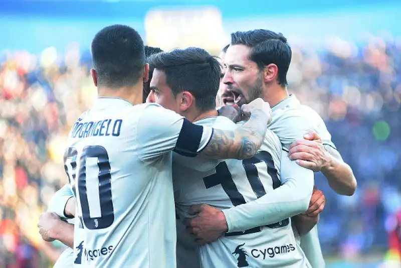I bianconeri vincono soffrendo a Bologna con un gol di Dybala nella ripresa e rialzano la testa dopo la batosta subita a Madrid in Champions League.