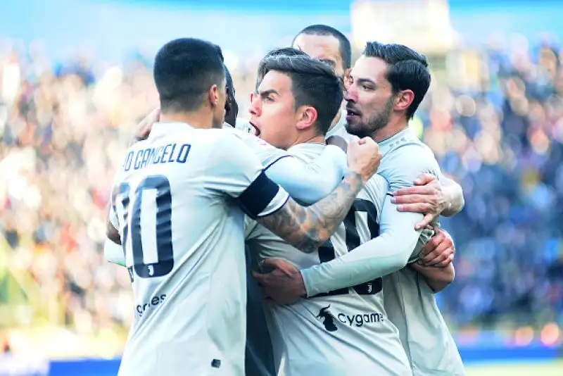 I bianconeri vincono soffrendo a Bologna con un gol di Dybala nella ripresa e rialzano la testa dopo la batosta subita a Madrid in Champions League.