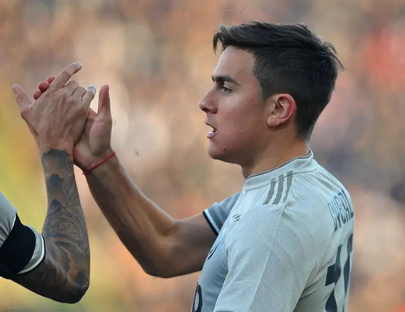 I bianconeri vincono soffrendo a Bologna con un gol di Dybala nella ripresa e rialzano la testa dopo la batosta subita a Madrid in Champions League.