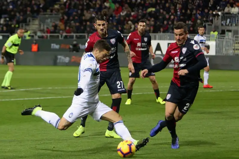I nerazzurri, nel finale, con gli isolani in dieci, rischiano grosso: traversa di Deiola.