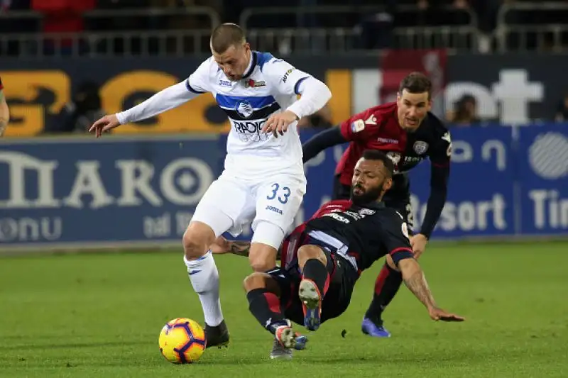 I nerazzurri, nel finale, con gli isolani in dieci, rischiano grosso: traversa di Deiola.
