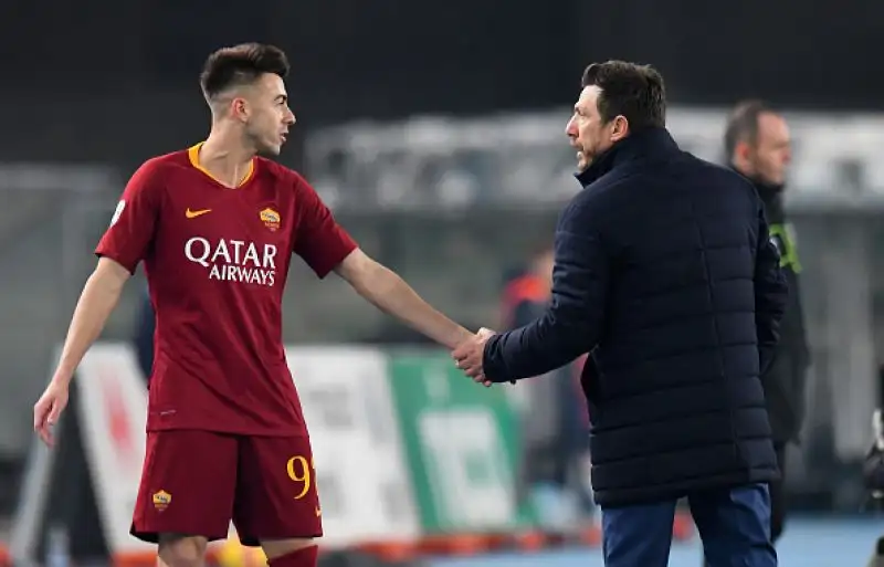 I giallorossi passano facilmente a Verona con le reti di El Shaarawy, Dzeko e Kolarov.