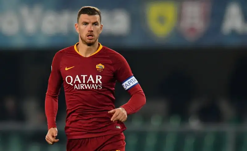 I giallorossi passano facilmente a Verona con le reti di El Shaarawy, Dzeko e Kolarov.