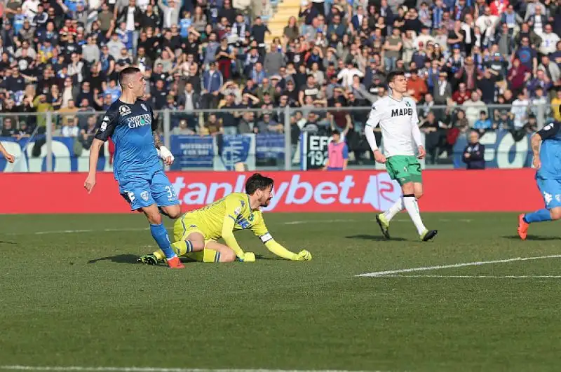 I toscani travolgono per 3-0 il Sassuolo: ora sono quartultimi a +3 sul Bologna.
