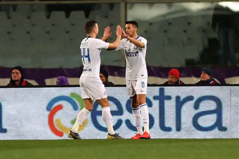 Viola avanti per un autorete di De Vrij e raggiunti da Vecino, poi Politano e Perisic mandano in fuga l'Inter ma un capolavoro di Muriel e un rigore di Veretout nel recupero sanciscono il pareggio.