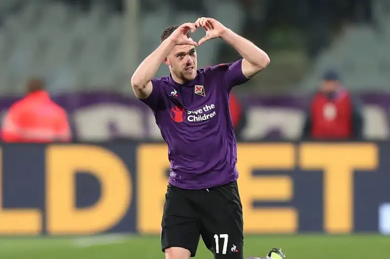 Viola avanti per un autorete di De Vrij e raggiunti da Vecino, poi Politano e Perisic mandano in fuga l'Inter ma un capolavoro di Muriel e un rigore di Veretout nel recupero sanciscono il pareggio.