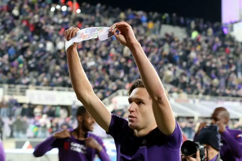 Viola avanti per un autorete di De Vrij e raggiunti da Vecino, poi Politano e Perisic mandano in fuga l'Inter ma un capolavoro di Muriel e un rigore di Veretout nel recupero sanciscono il pareggio.