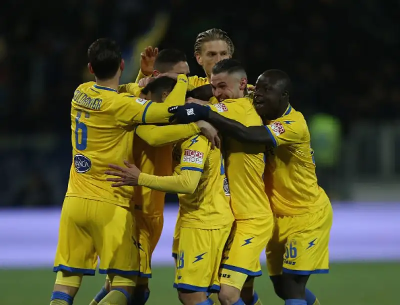 Dopo i gol di Ciano, Dzeko e Pellegrini a pochi minuti dallo scadere Pinamonti ha pareggiato per i ciociari. All'ultima azione ancora Dzeko per il gol vittoria.