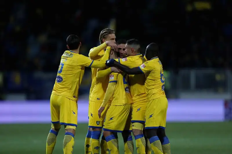 Dopo i gol di Ciano, Dzeko e Pellegrini a pochi minuti dallo scadere Pinamonti ha pareggiato per i ciociari. All'ultima azione ancora Dzeko per il gol vittoria.