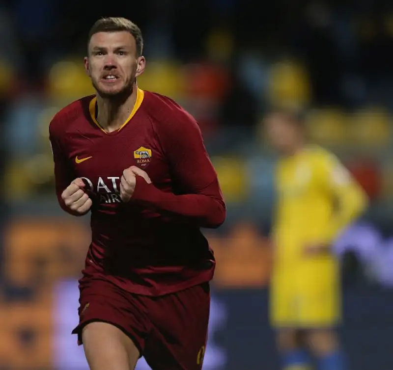 Dopo i gol di Ciano, Dzeko e Pellegrini a pochi minuti dallo scadere Pinamonti ha pareggiato per i ciociari. All'ultima azione ancora Dzeko per il gol vittoria.