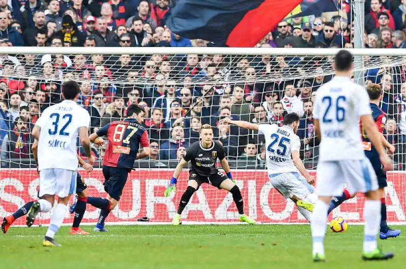 Lazio decimata dagli infortuni, rimontata e sconfitta a Genova nella 24esima giornata di serie A.