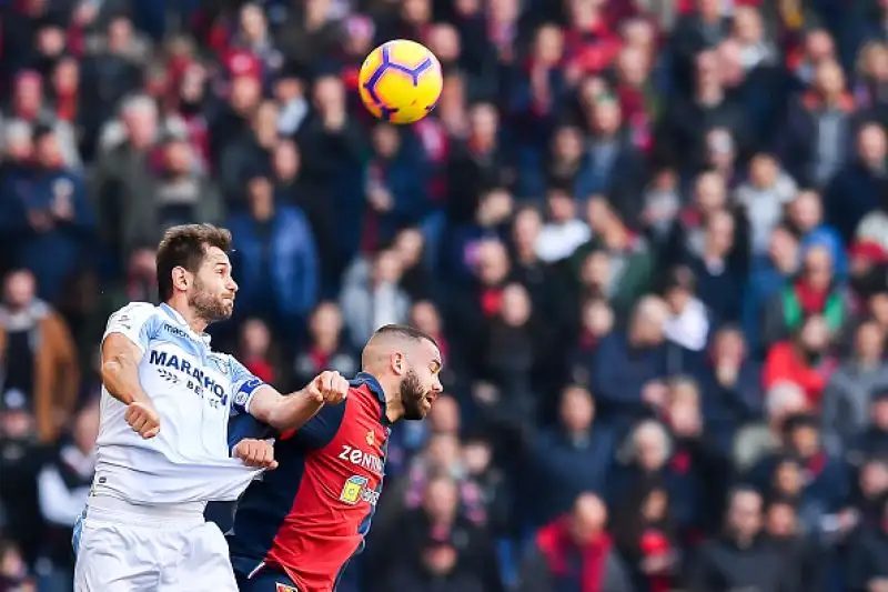 Lazio decimata dagli infortuni, rimontata e sconfitta a Genova nella 24esima giornata di serie A.