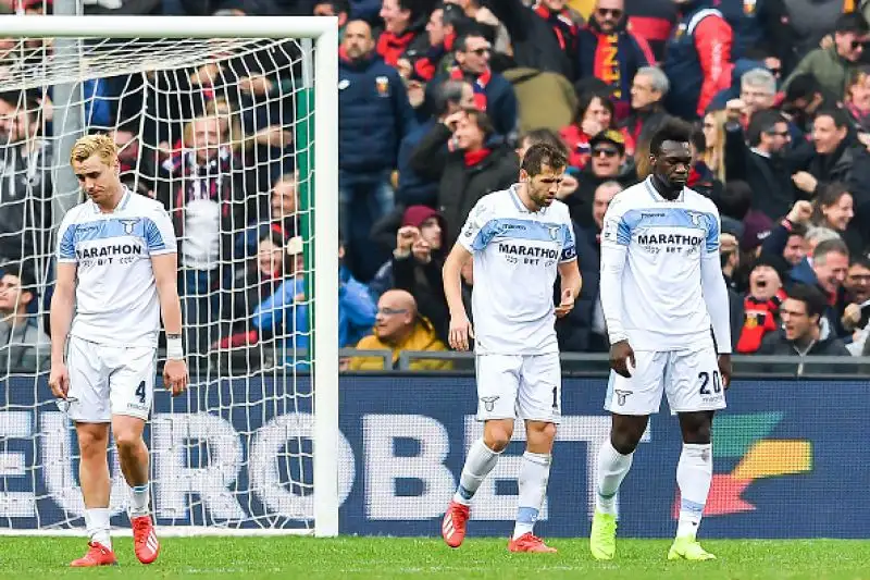 Lazio decimata dagli infortuni, rimontata e sconfitta a Genova nella 24esima giornata di serie A.