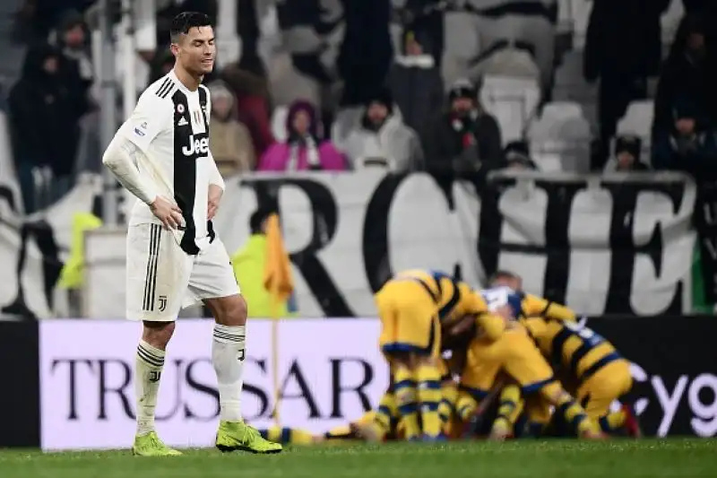 Altra prova disastrosa in difesa per i bianconeri, che subiscono il definitivo pareggio al 93'.