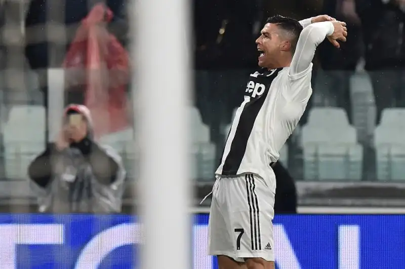 Altra prova disastrosa in difesa per i bianconeri, che subiscono il definitivo pareggio al 93'.