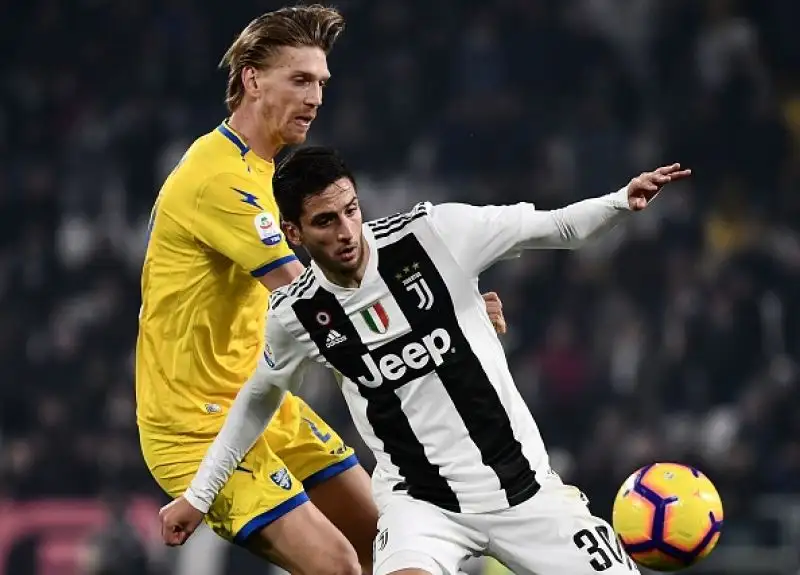La Juventus travolge per 3-0 il Frosinone e scalda i motori in vista della partita di Champions League contro l'Atletico Madrid. 