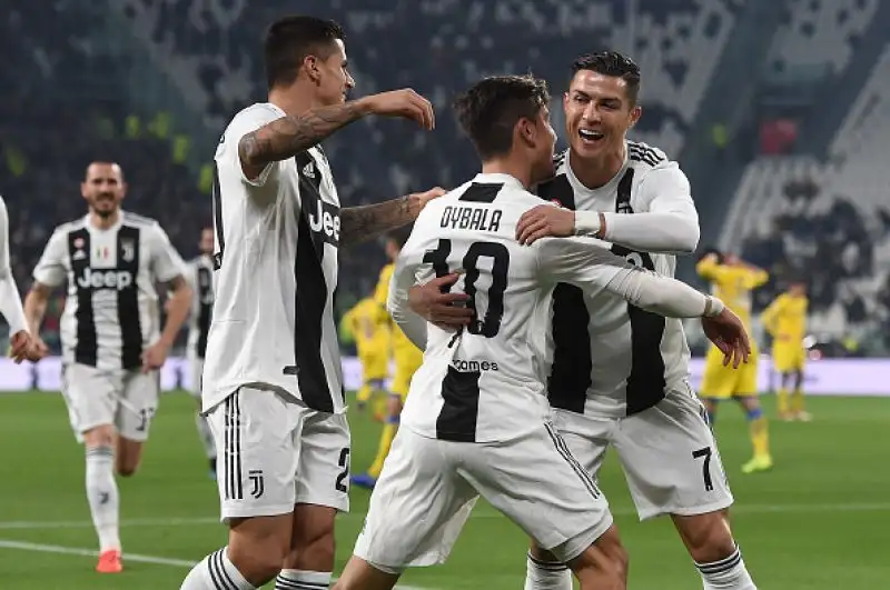 La Juventus travolge per 3-0 il Frosinone e scalda i motori in vista della partita di Champions League contro l'Atletico Madrid. 
