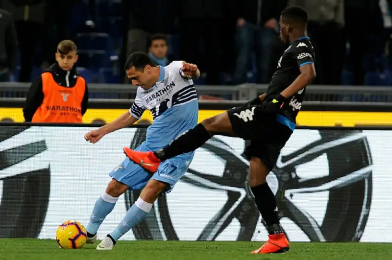 I biancocelesti vincono grazie al gol su rigore di Caicedo e salgono soli al quarto posto in classifica.