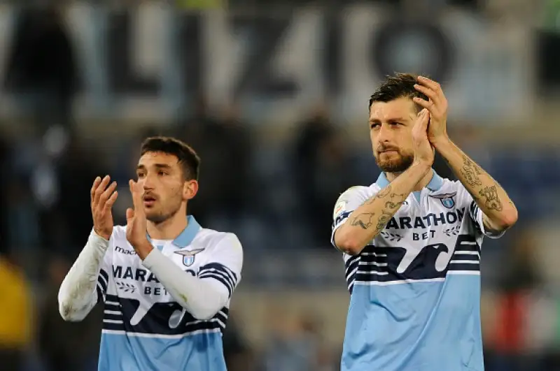 I biancocelesti vincono grazie al gol su rigore di Caicedo e salgono soli al quarto posto in classifica.