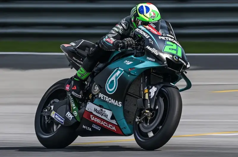 I primi riscontri crnometrici hanno visto nelle prime dieci posizioni anche tre piloti italiani. Petrucci, su Ducati, davanti a Rossi e al suo compagno di squadra Dovizioso.