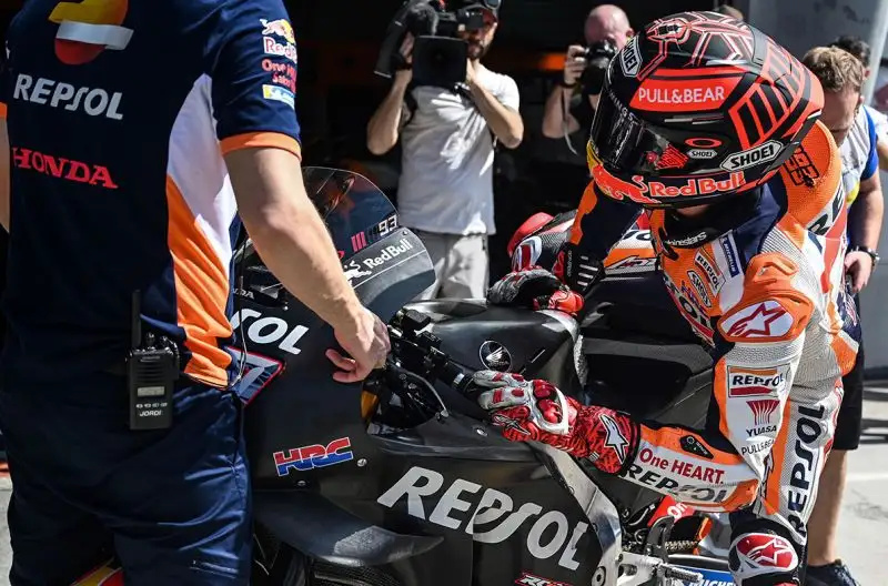 I primi riscontri crnometrici hanno visto nelle prime dieci posizioni anche tre piloti italiani. Petrucci, su Ducati, davanti a Rossi e al suo compagno di squadra Dovizioso.