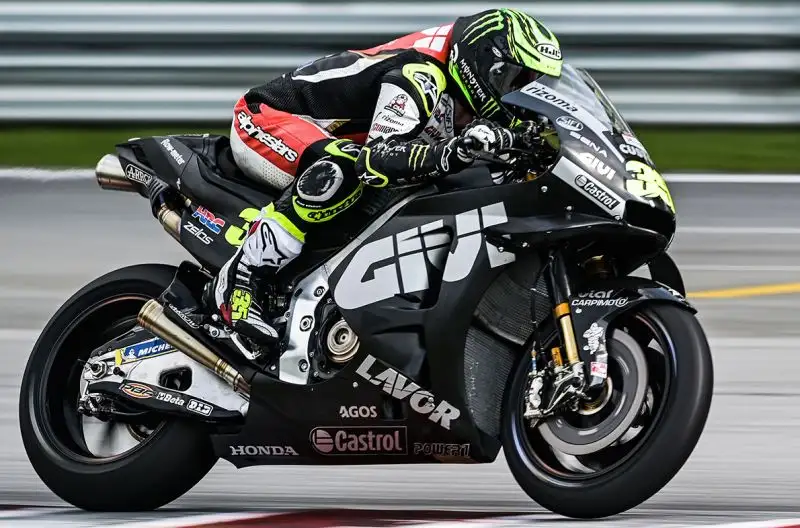 I primi riscontri crnometrici hanno visto nelle prime dieci posizioni anche tre piloti italiani. Petrucci, su Ducati, davanti a Rossi e al suo compagno di squadra Dovizioso.