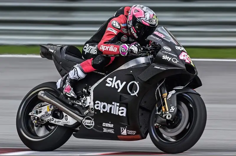 I primi riscontri crnometrici hanno visto nelle prime dieci posizioni anche tre piloti italiani. Petrucci, su Ducati, davanti a Rossi e al suo compagno di squadra Dovizioso.